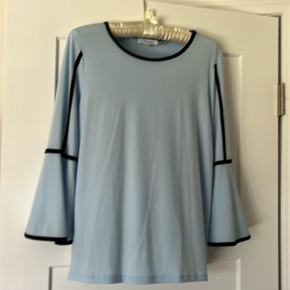 Calvin Klein Contrast-Trim Bell Sieve Blouse Sz M. Light blue with black piping